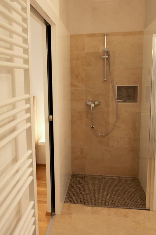 Moderne Stadtwohnung Mit Balkon Wien Phòng bức ảnh