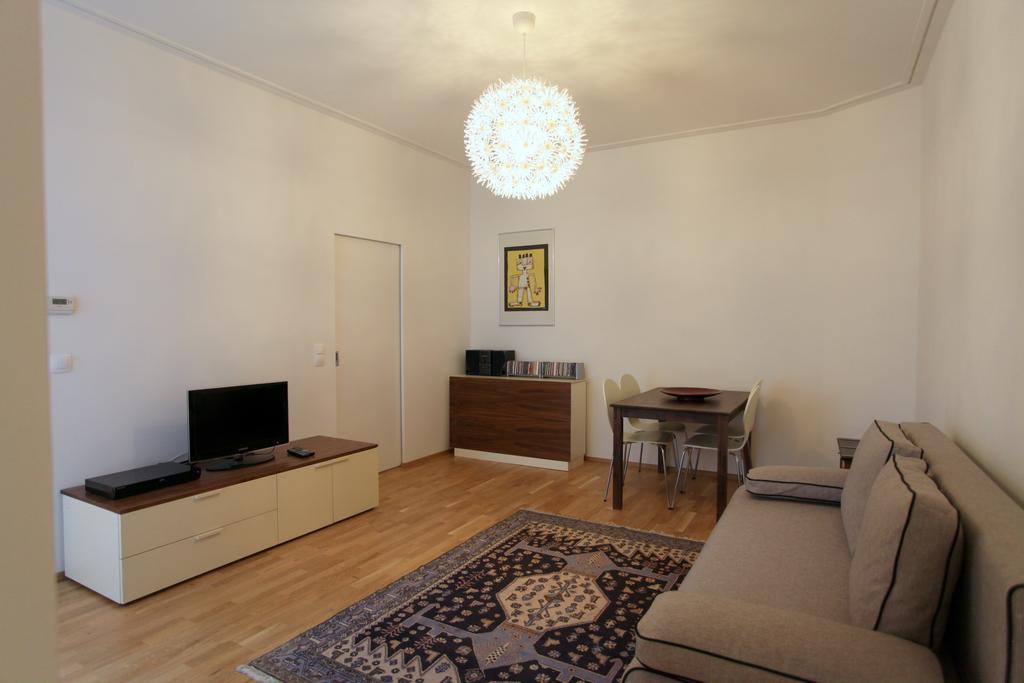 Moderne Stadtwohnung Mit Balkon Wien Phòng bức ảnh